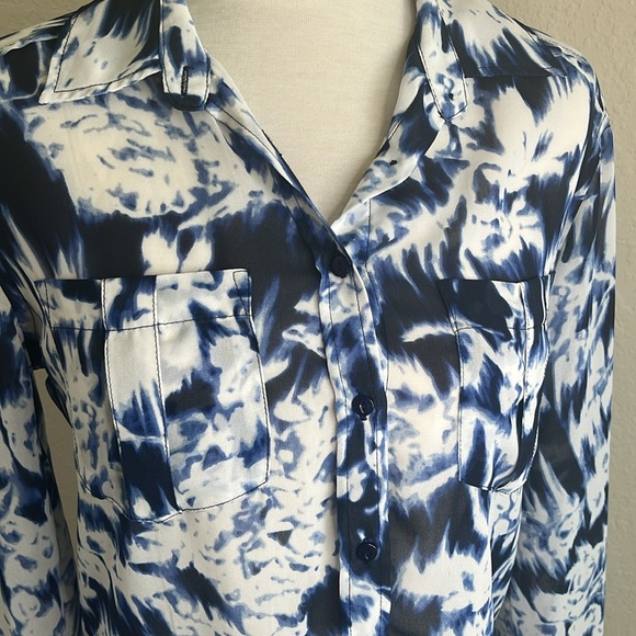 Guess longsleeve Lightweight semi sheer chiffon. - Picture 3 of 8